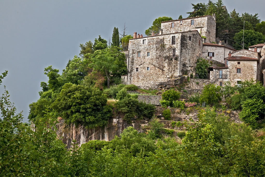 Una panoramica del borgo Rocchette di Fazio 