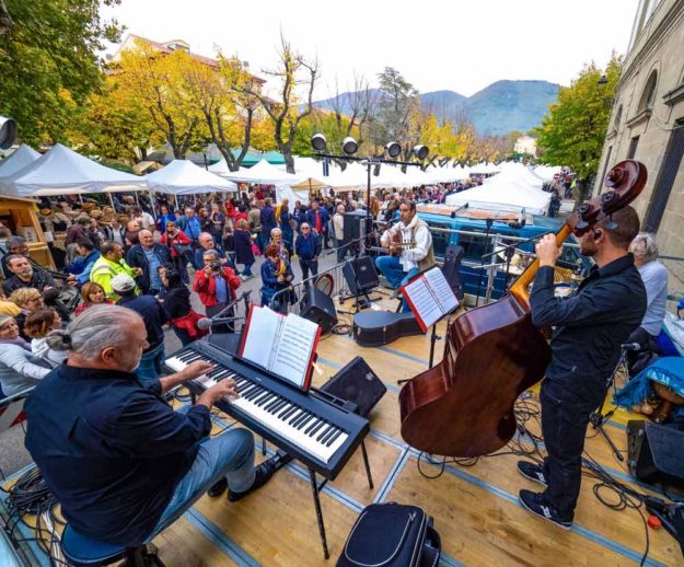 Durante la festa si svolgono numerosi concerti