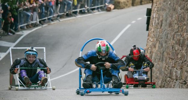 la corsa dei carretti durante la festa