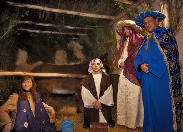 Una scena del presepe vivente a Castel del Piano Presepe vivente a Castel del Piano, una scena che riproduce la natività
