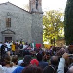 tante persone che partecipano al Palio dei Boscaioli