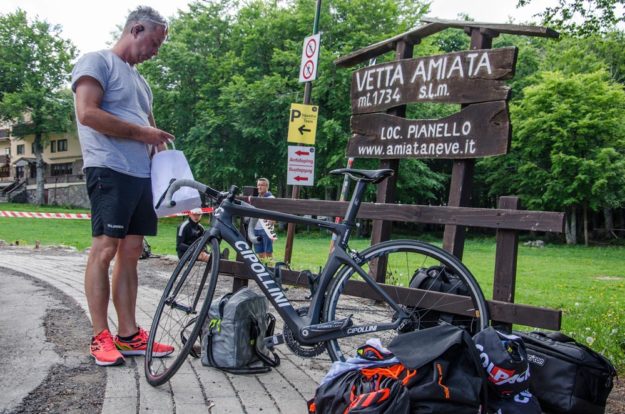 Ciclista arrivo Vetta Amiata