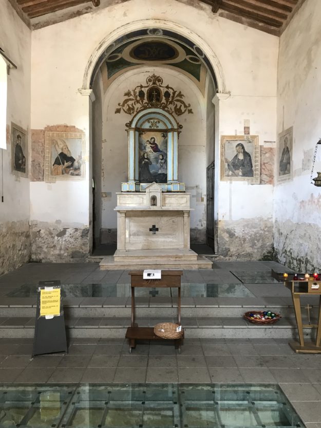 Chiesa Madonna delle Nevi Chiesa Madonna delle Nevi panoramica degli affreschi