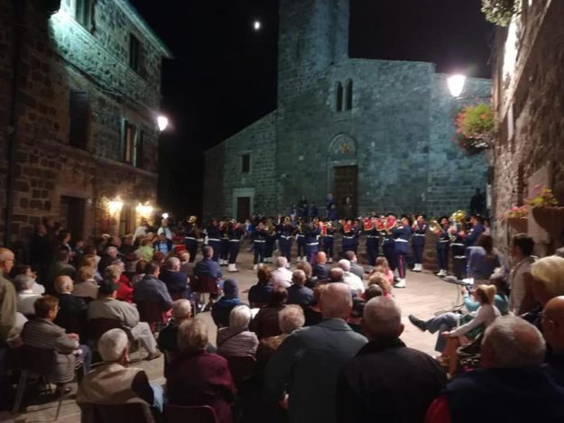 Concerto in piazza da parte della banda