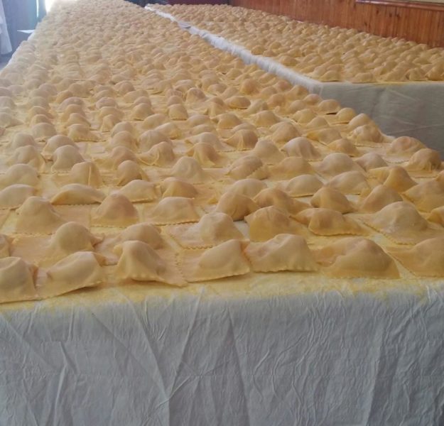 Tortelli classici, preparati a mano