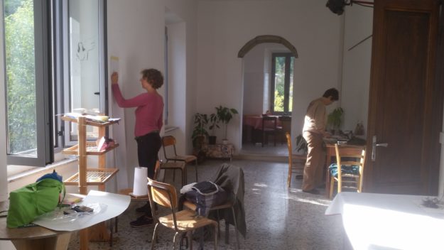 Artisti a lavoro nel cuore del monte Amiata