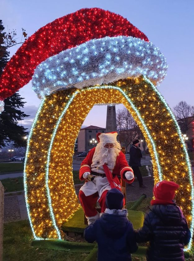 Babbo Natale a Castel del Piano Inaugurazione del villaggio Natalizio a Castel del Piano