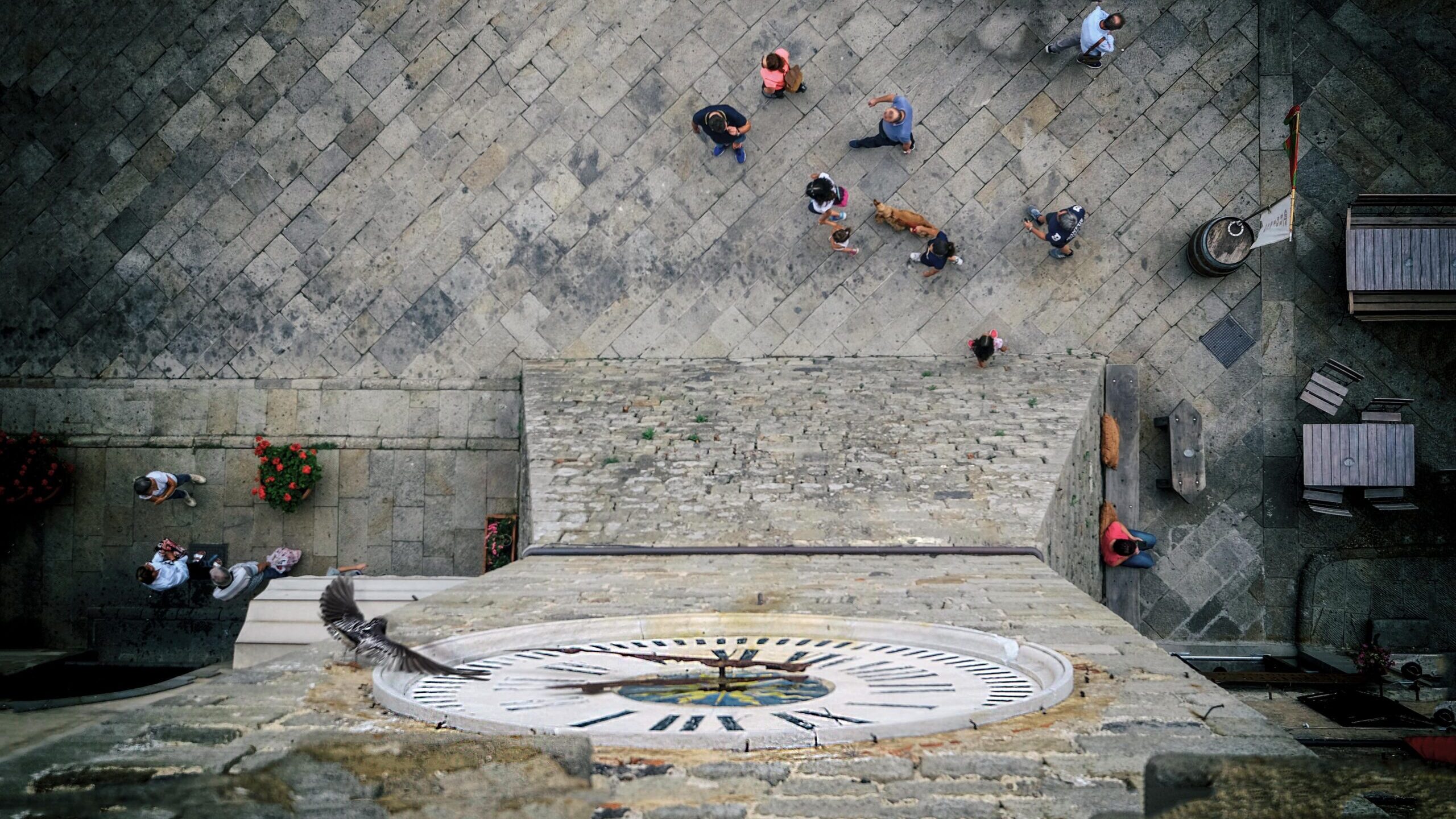 TORRE-DELLOROLOGIO-VISTA-DALLALTO-DELLA-PIAZZA-GARIBALDI